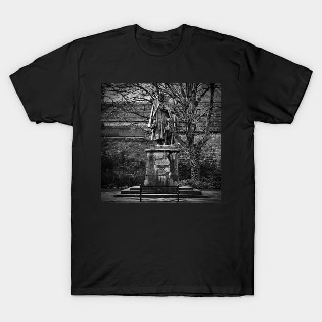 Tennyson statue, Lincoln T-Shirt by robsteadman